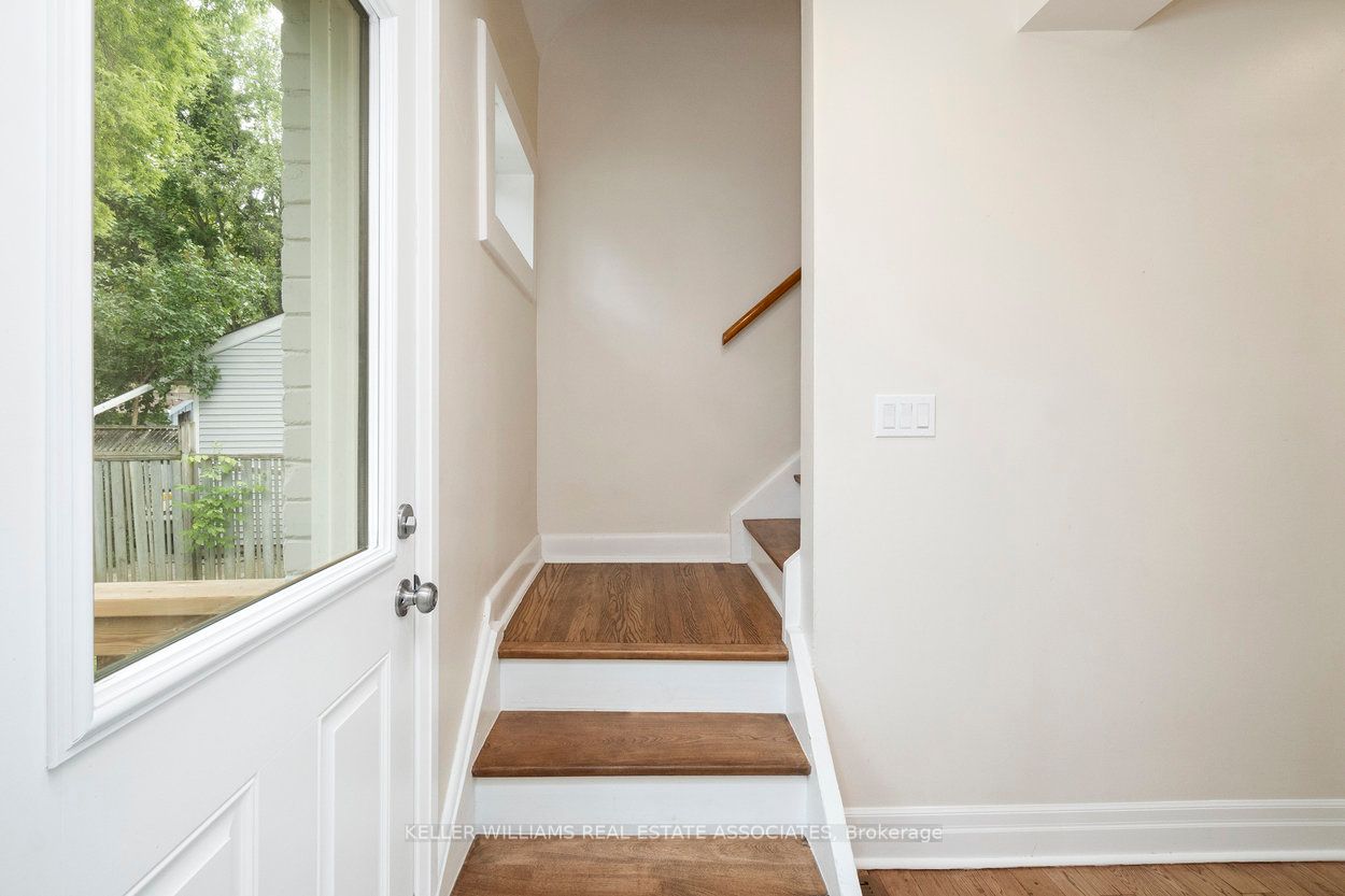 10 Joseph St