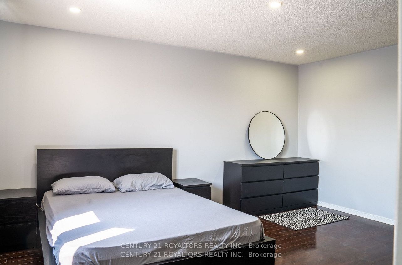 60 Dutch Cres