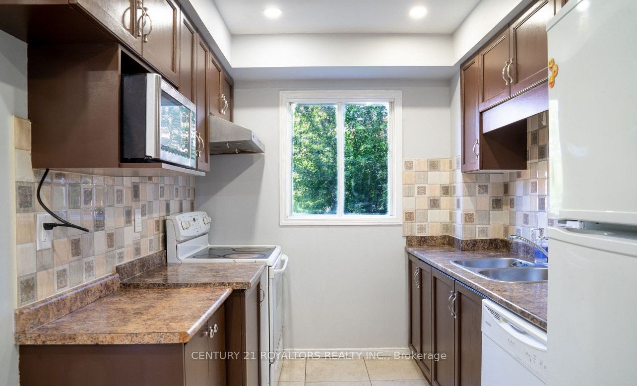 60 Dutch Cres