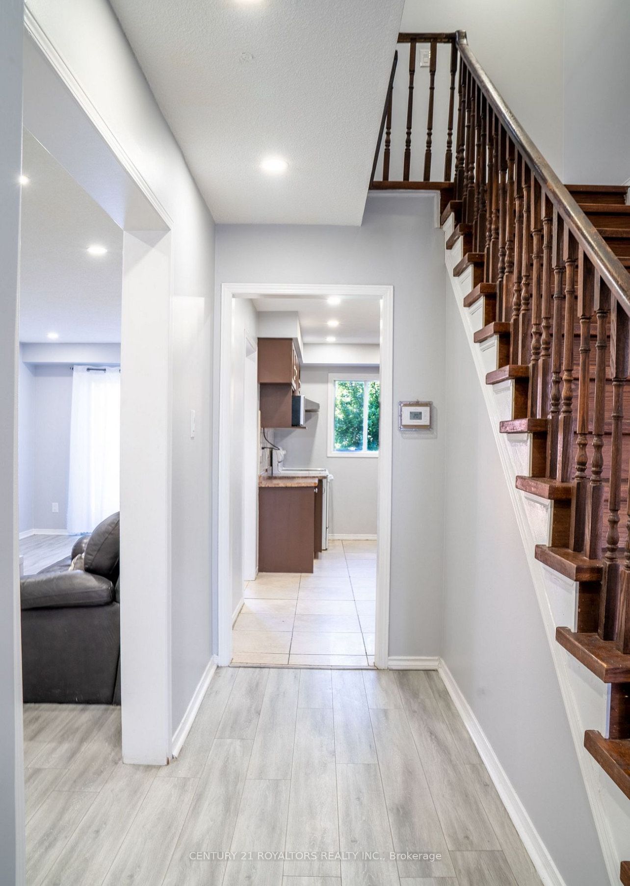 60 Dutch Cres
