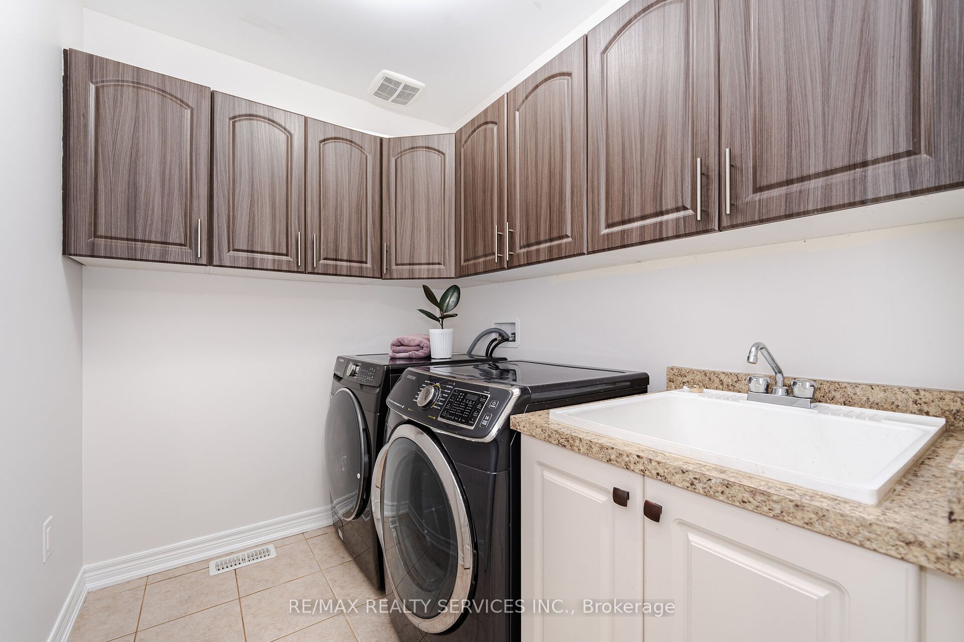 7 Swanton Rd