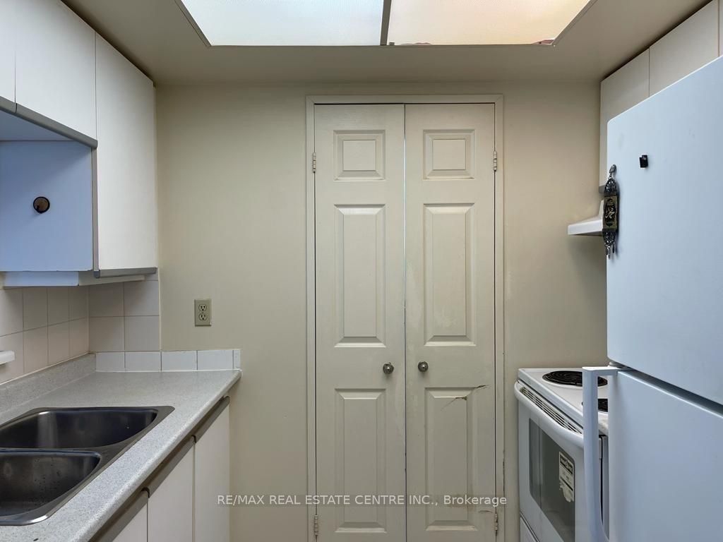 265 Enfield Place, #1403