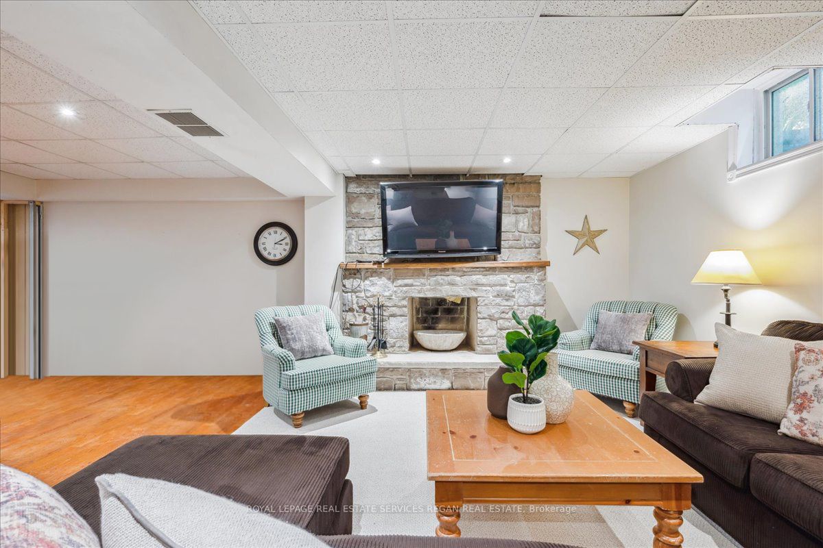 1935 Calgary Court