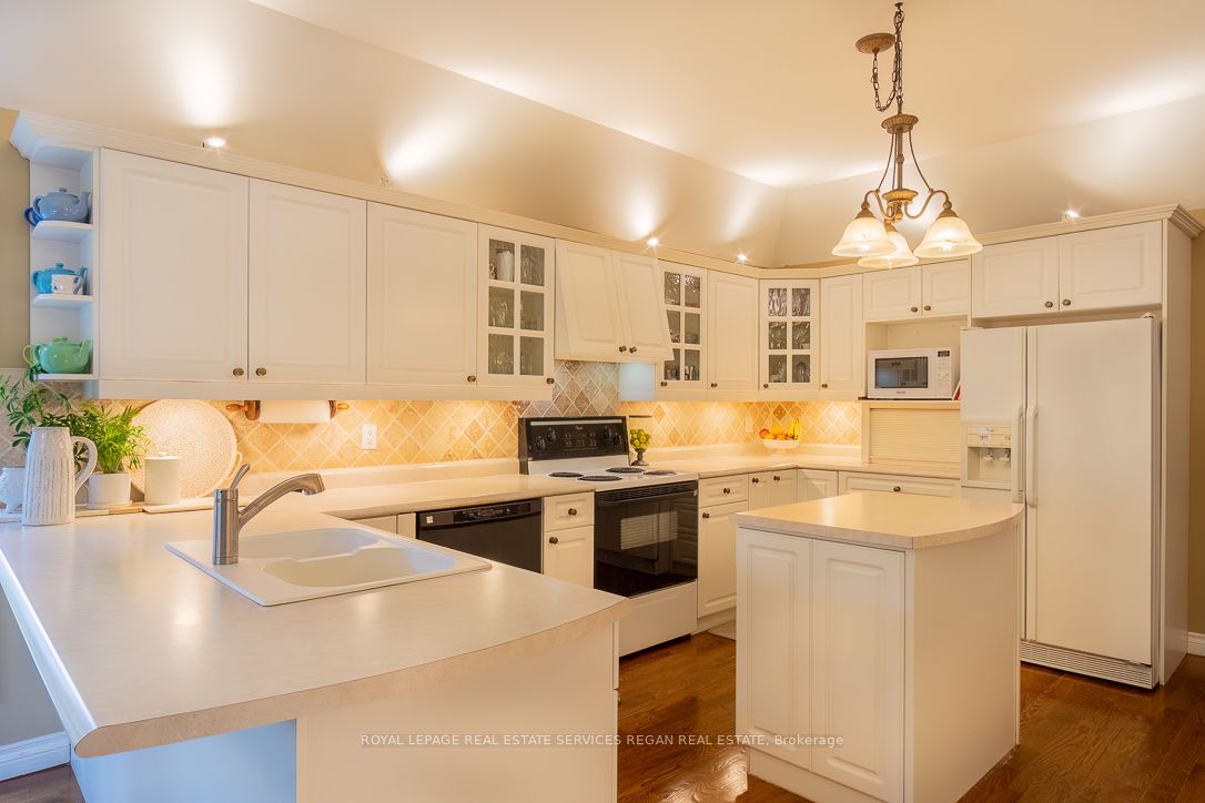 1935 Calgary Court