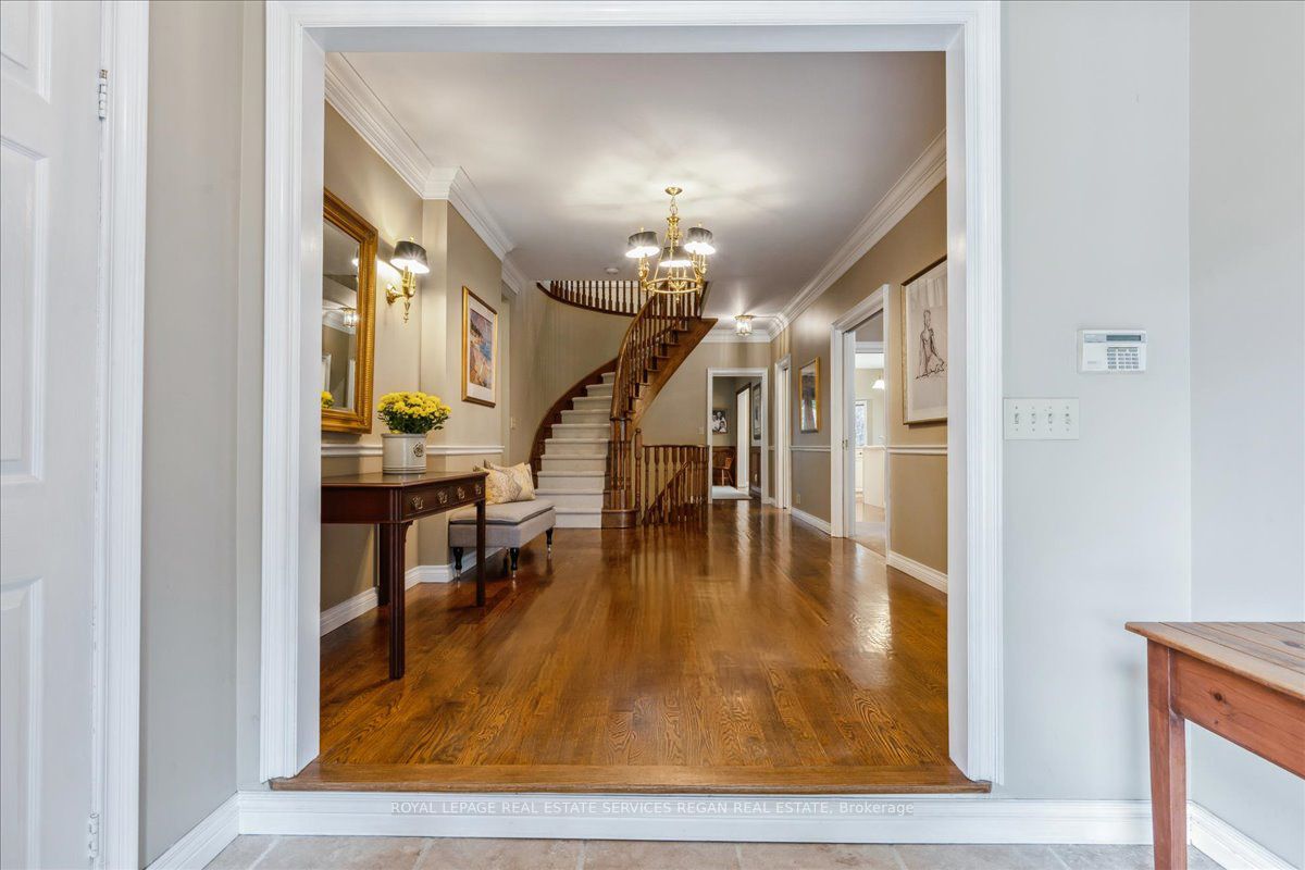 1935 Calgary Court