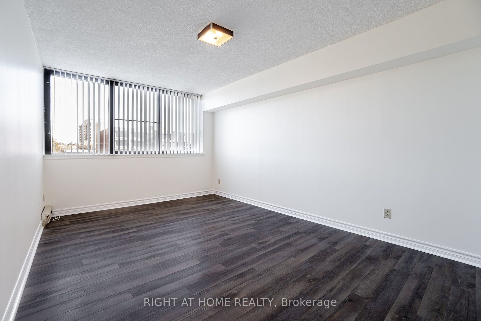 1230 Marlborough Crt, #208
