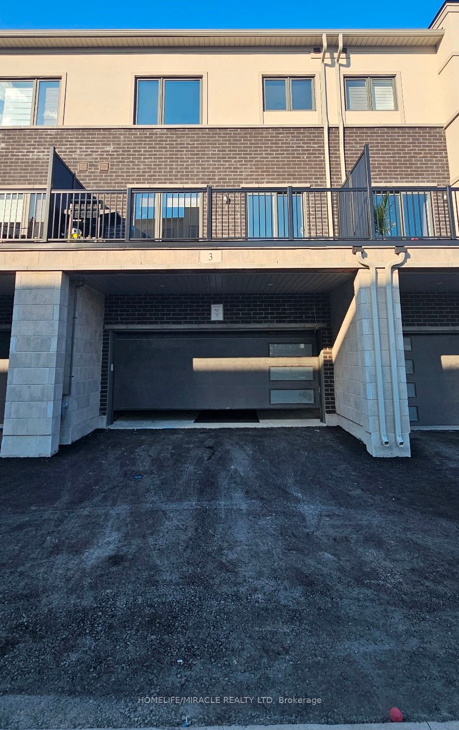 3 Lambert Lane N