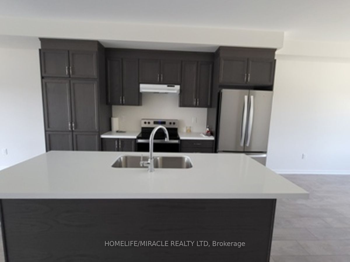 3 Lambert Lane N
