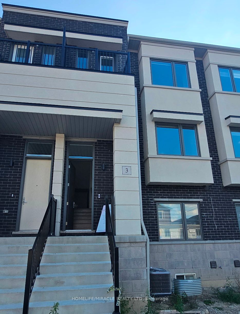 3 Lambert Lane N