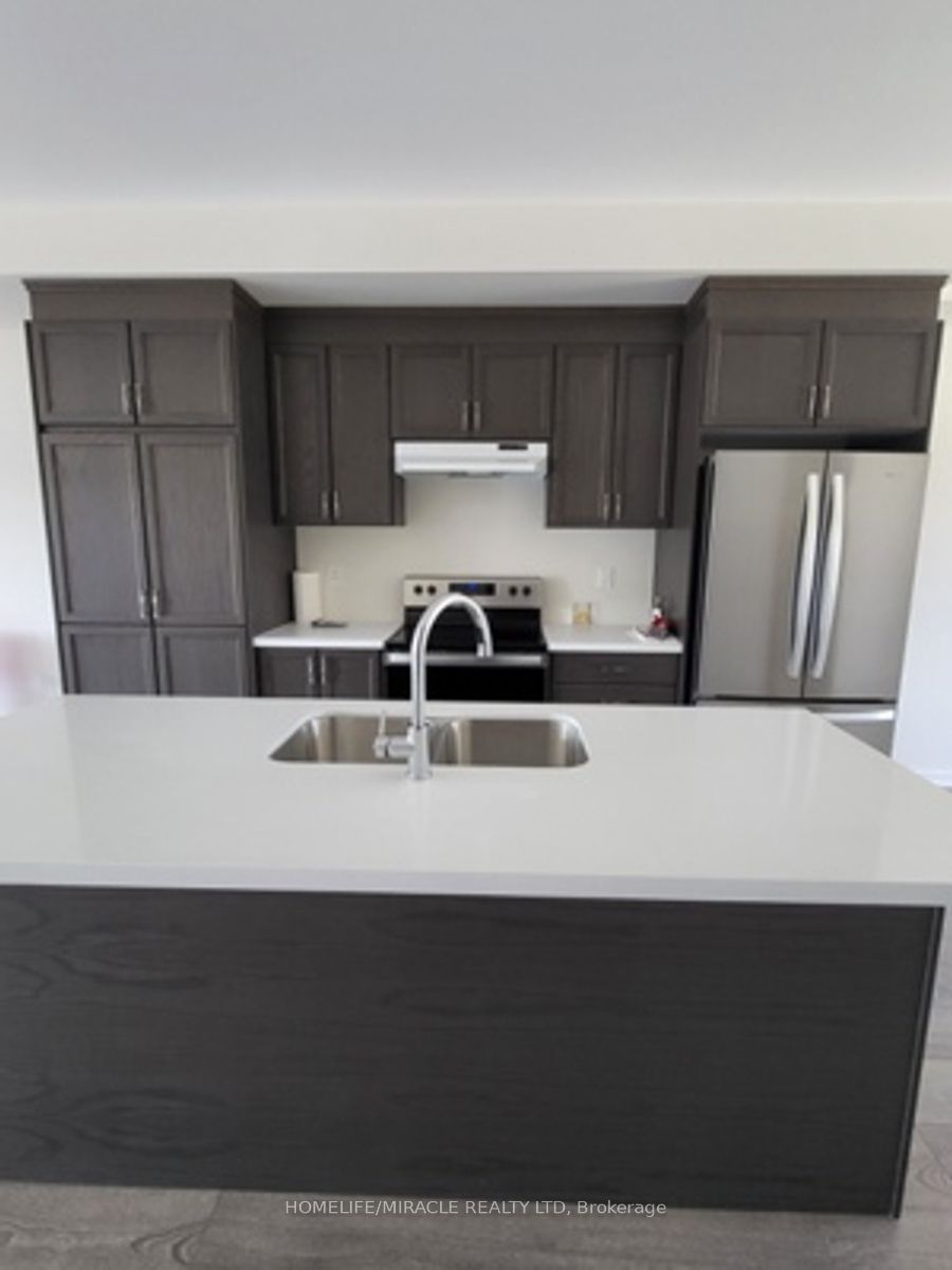3 Lambert Lane N