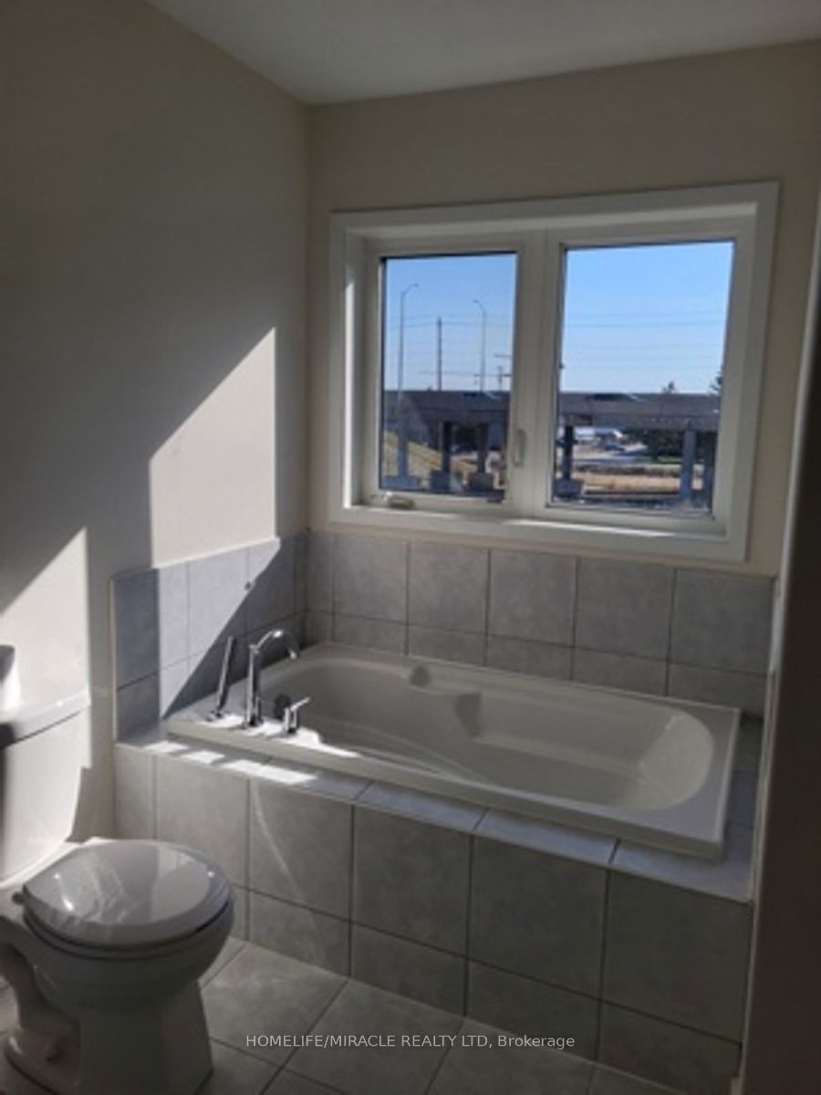3 Lambert Lane N