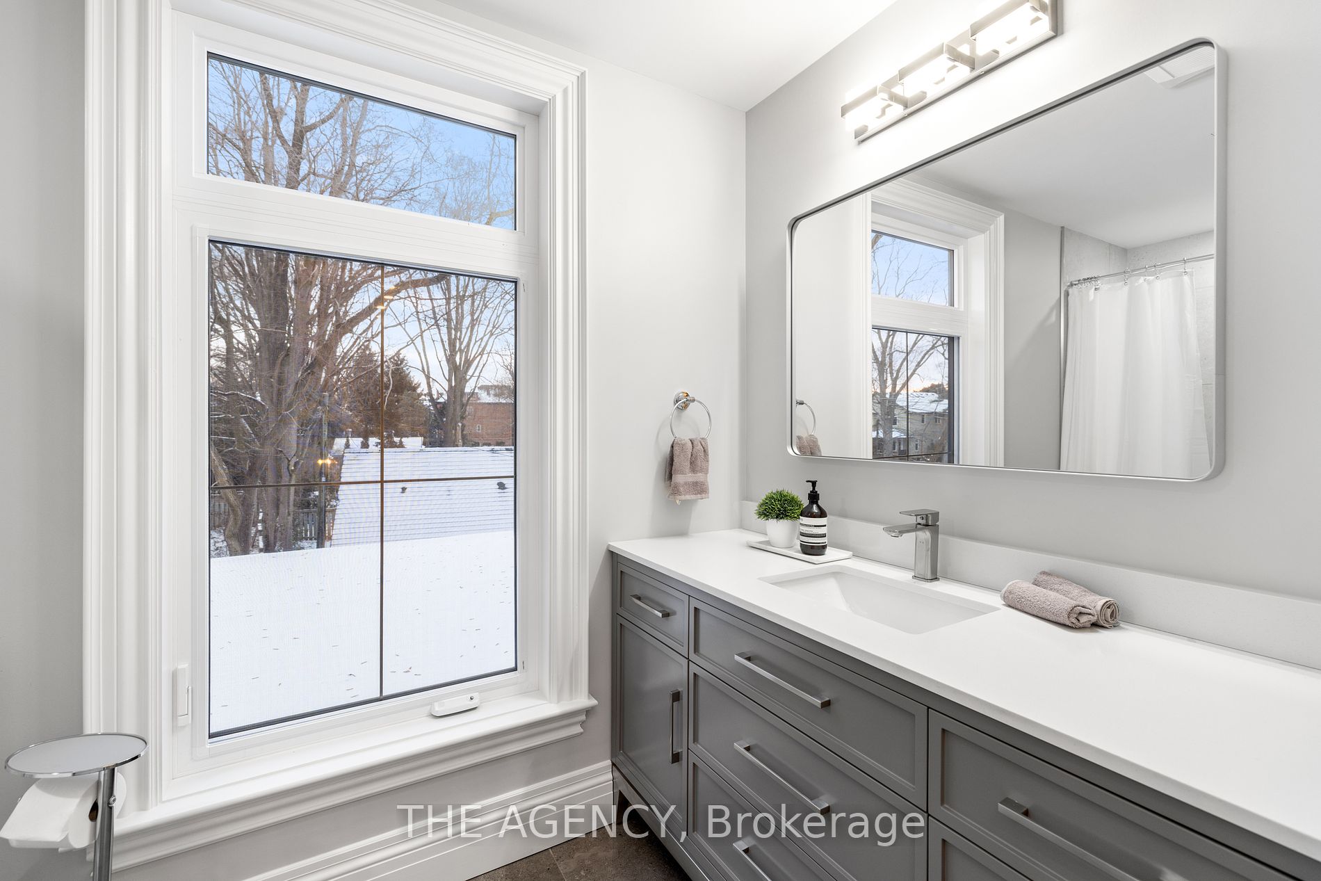 2409 Lakeshore Road