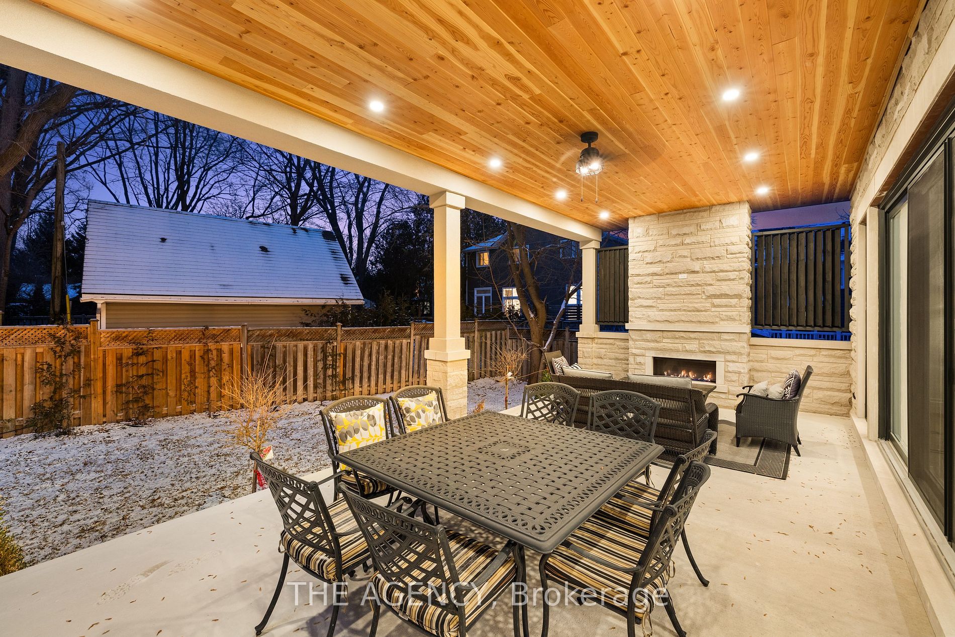 2409 Lakeshore Road