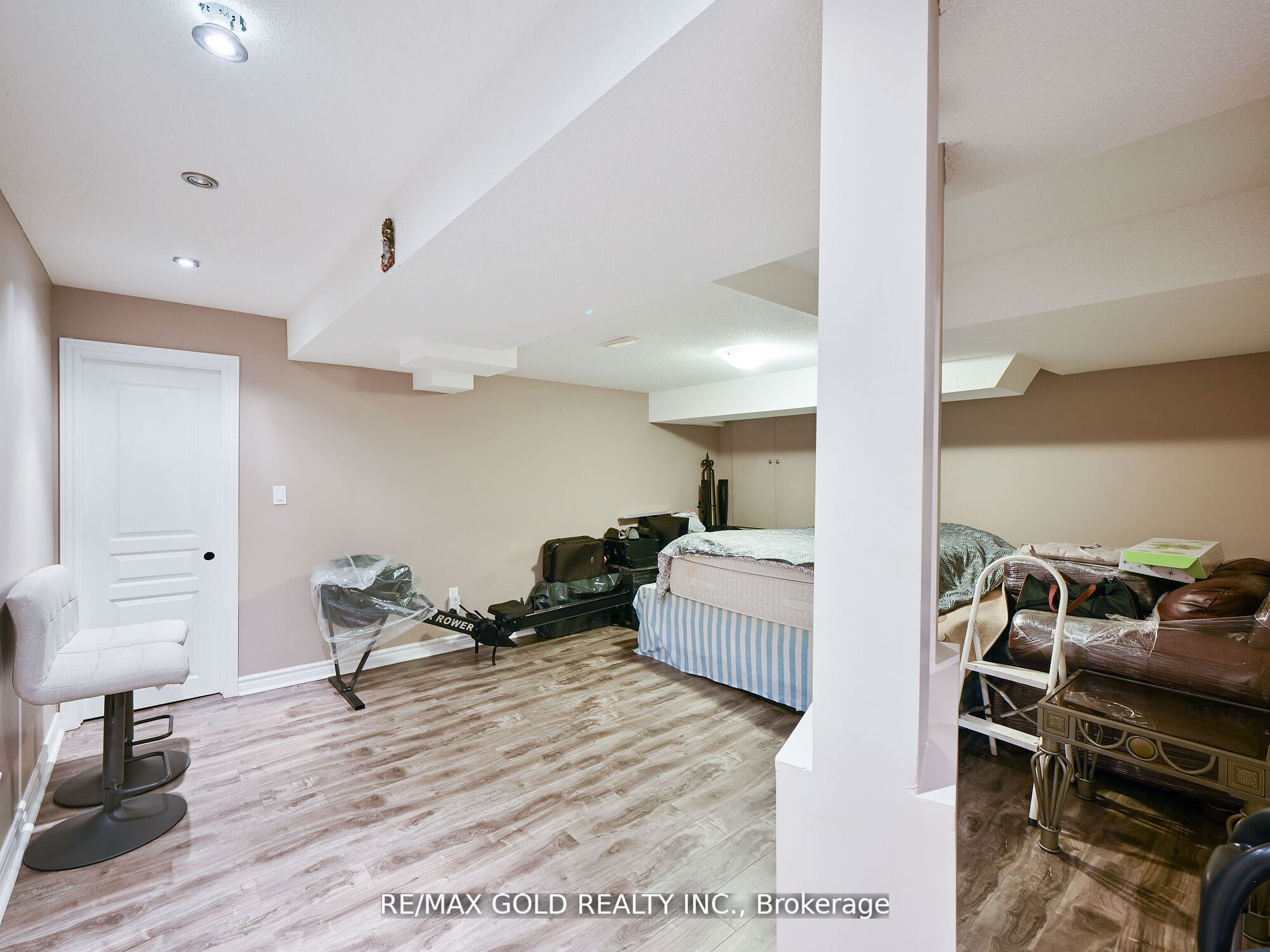 25 Maverick Cres