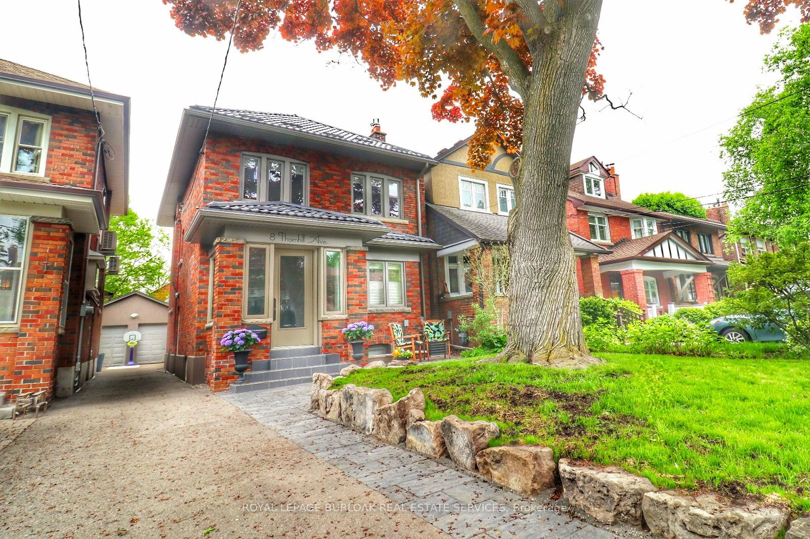 8 Thornhill Avenue
