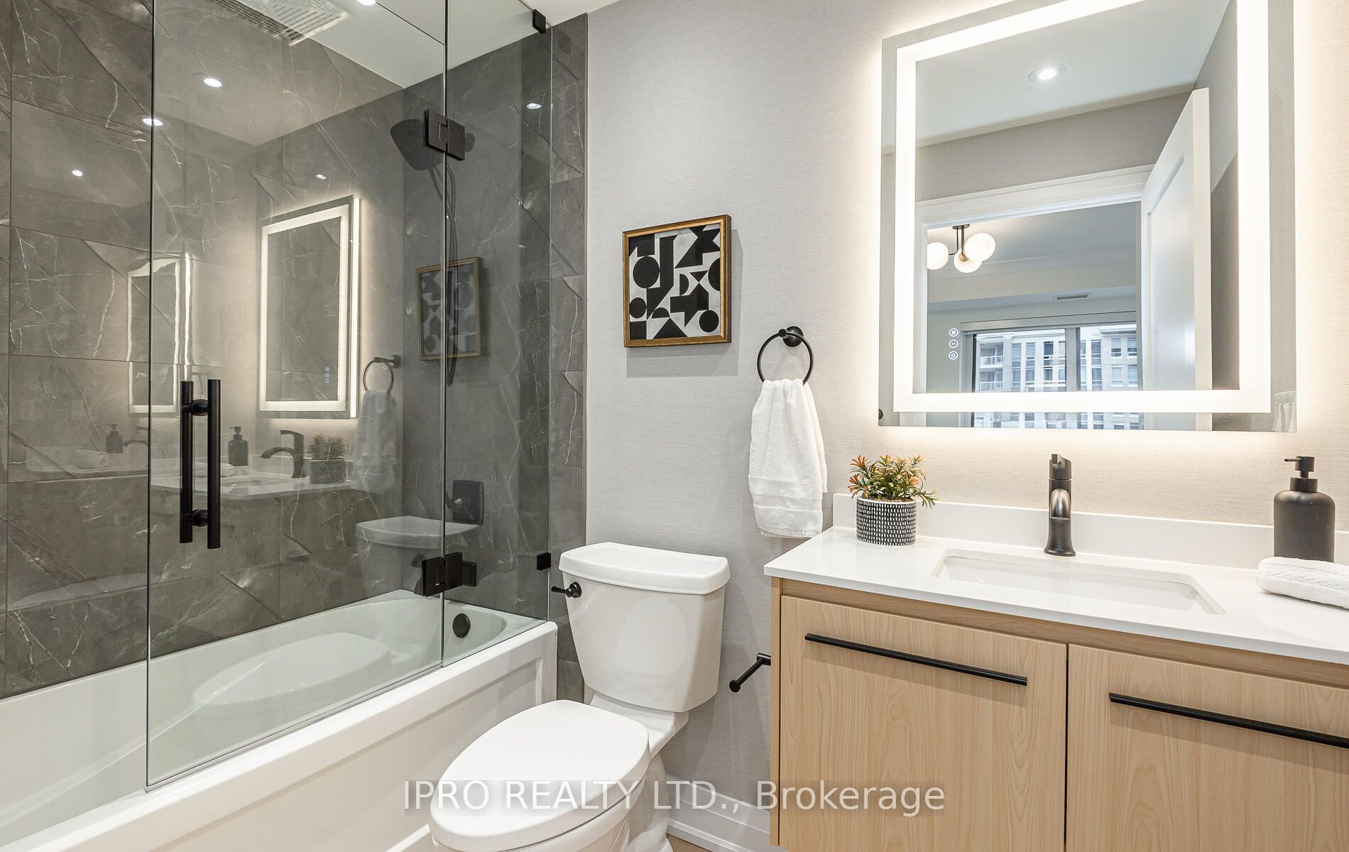 385 Prince Of Wales Dr, #412