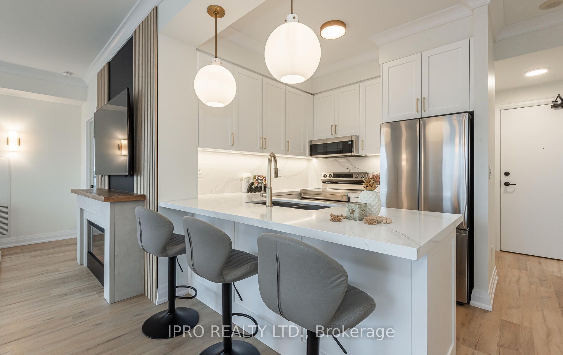 385 Prince Of Wales Dr, #412