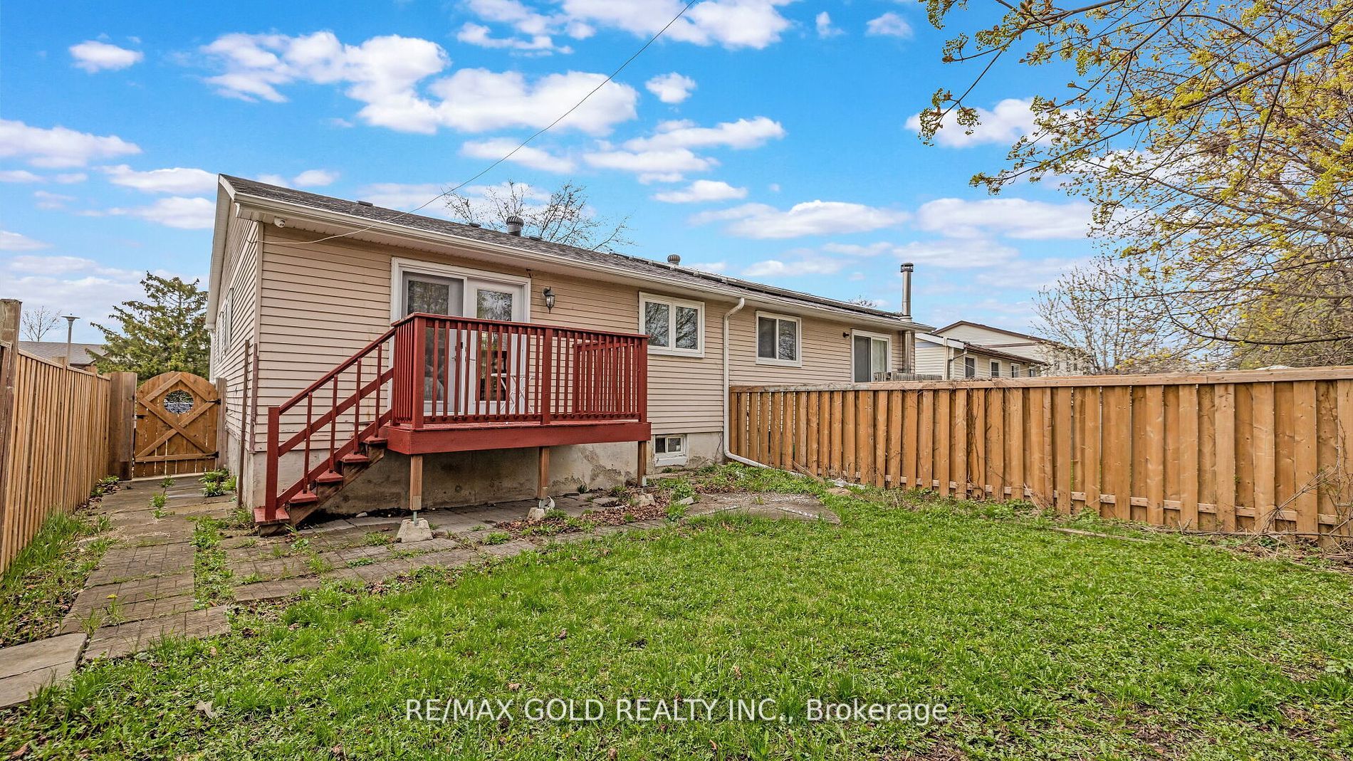 15 Bruce Beer Dr