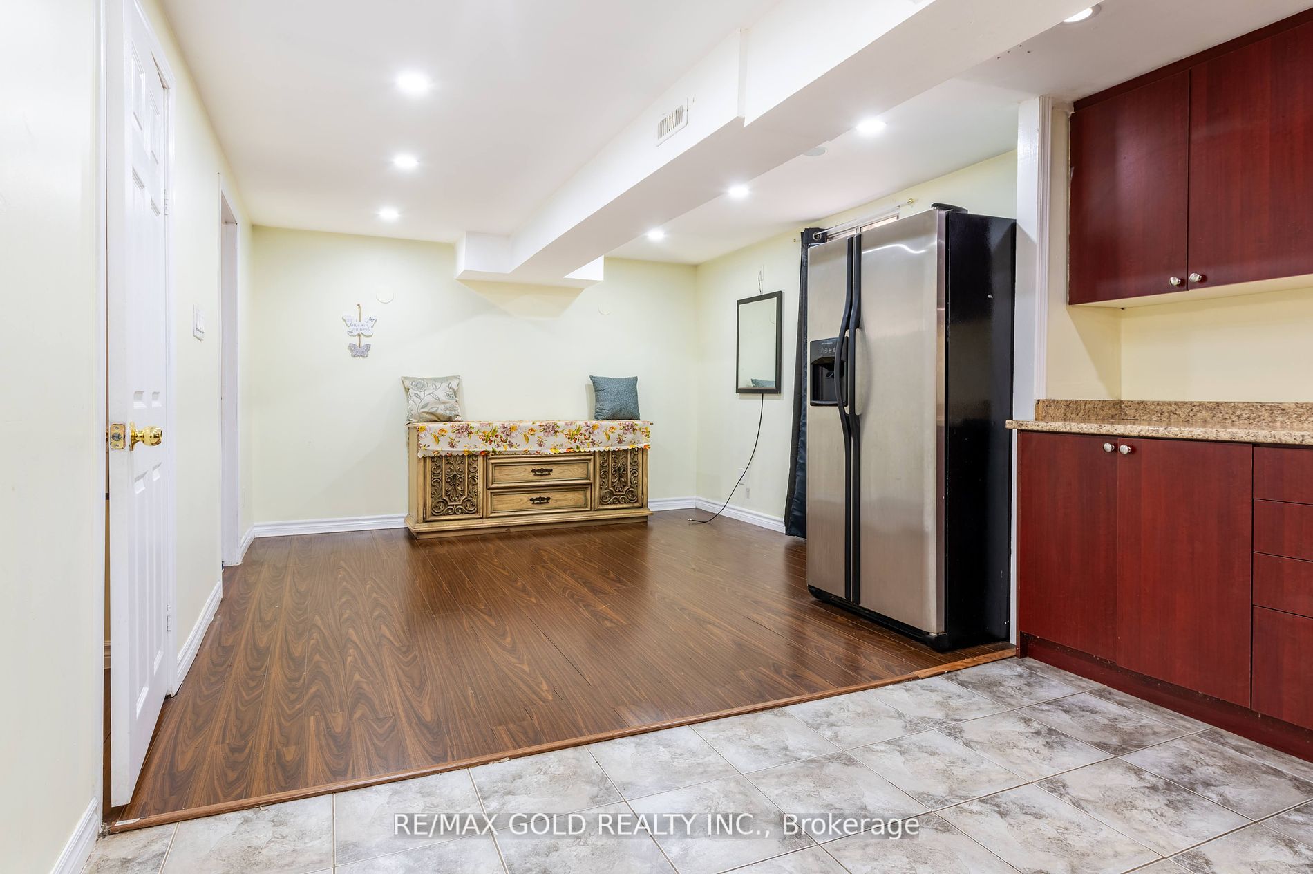 15 Bruce Beer Dr