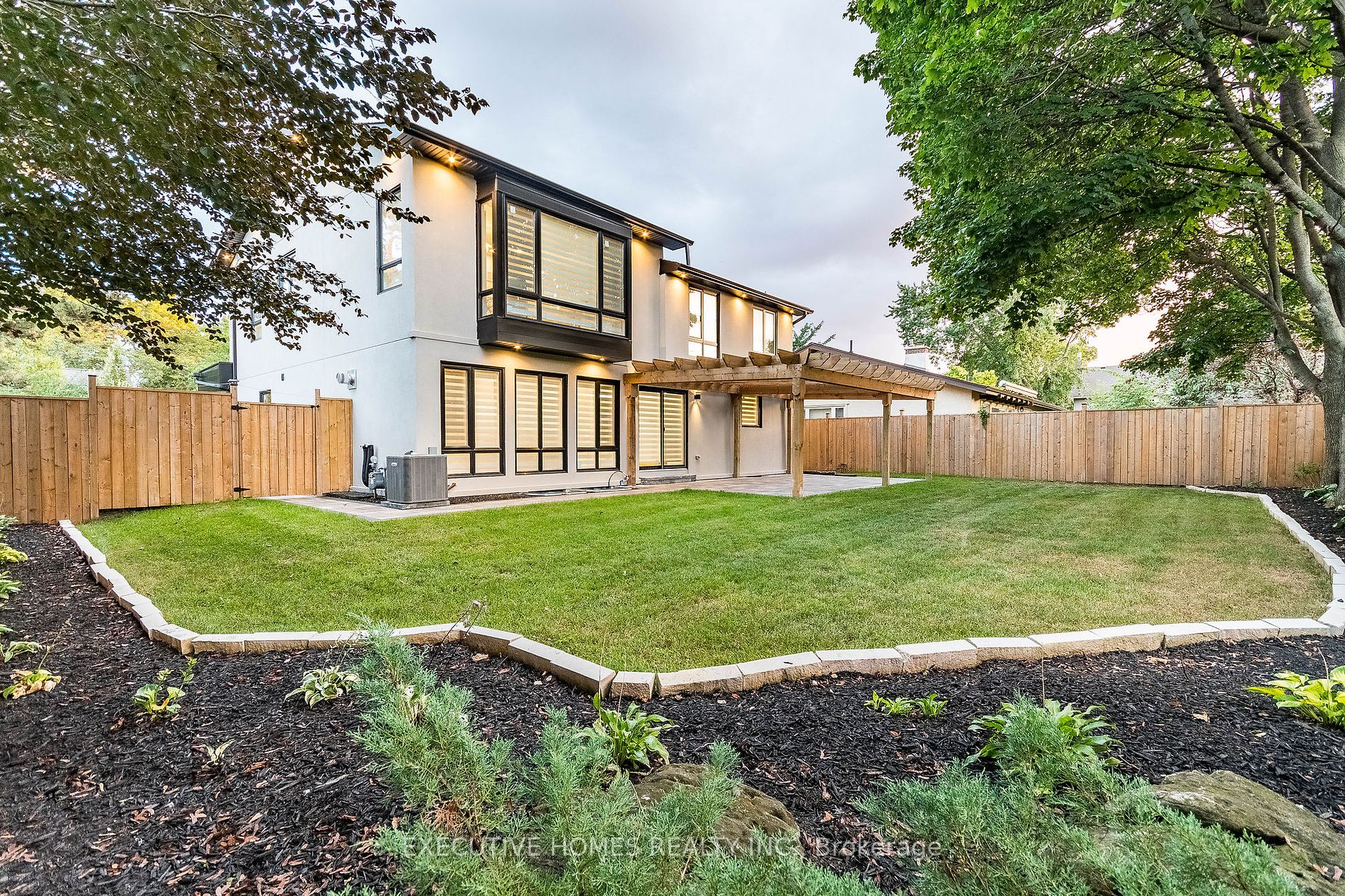 185 Hendrie Ave