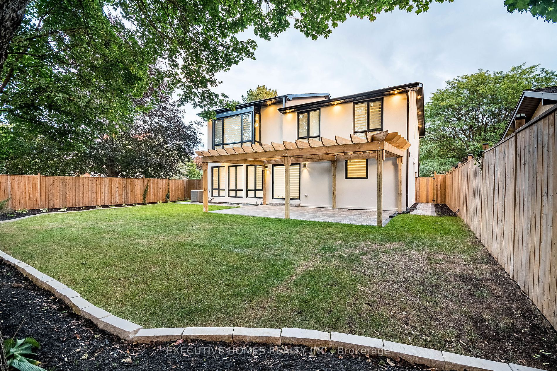 185 Hendrie Ave