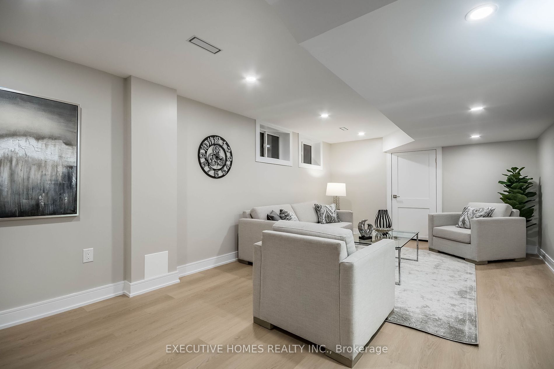 185 Hendrie Ave