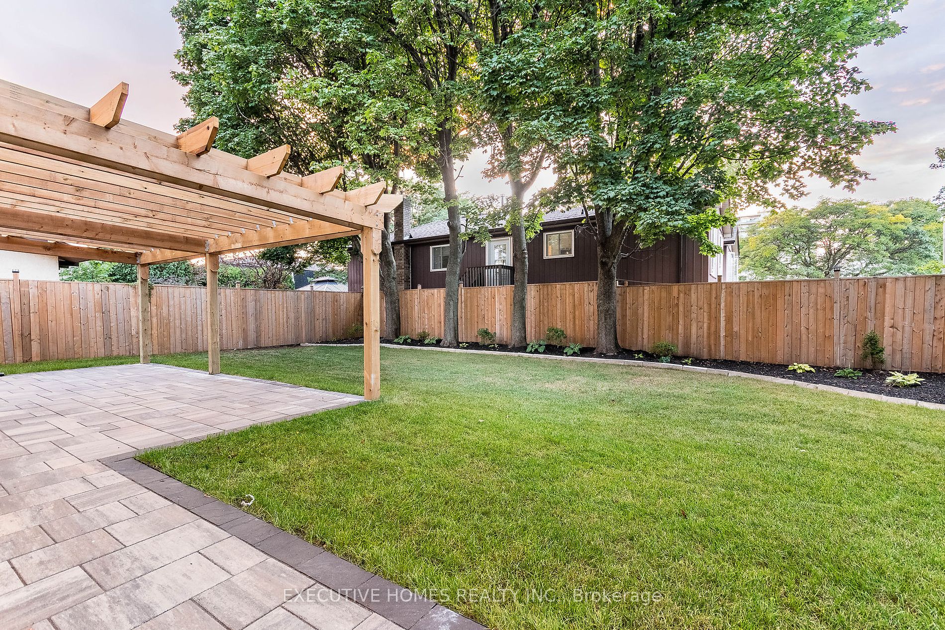 185 Hendrie Ave