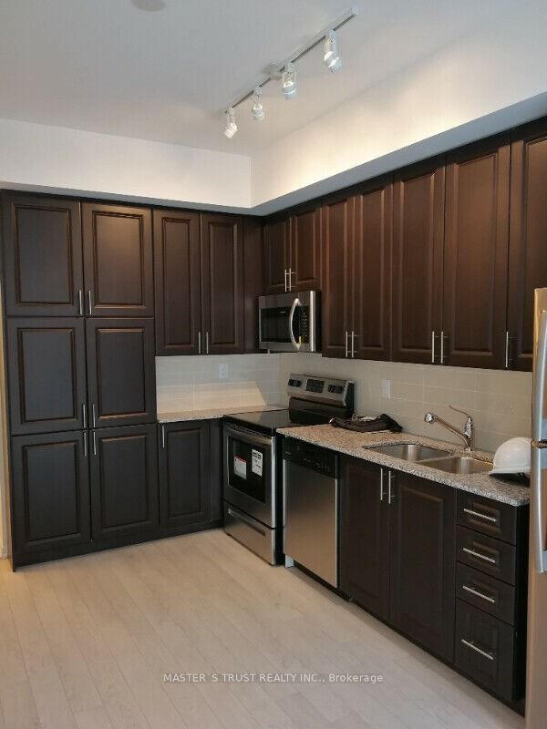 3091 Dufferin Street #827