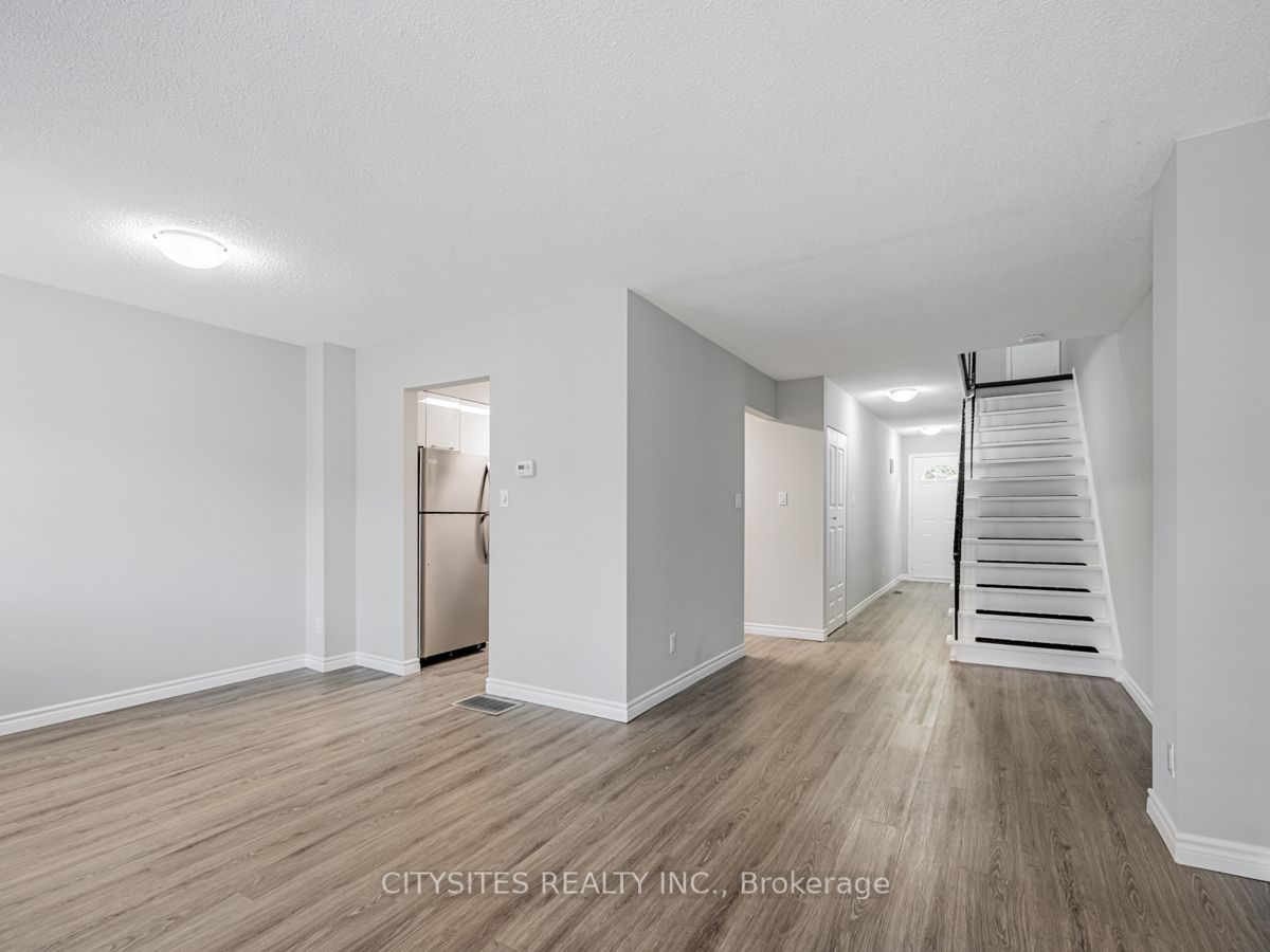 101 Foster Cres, #101