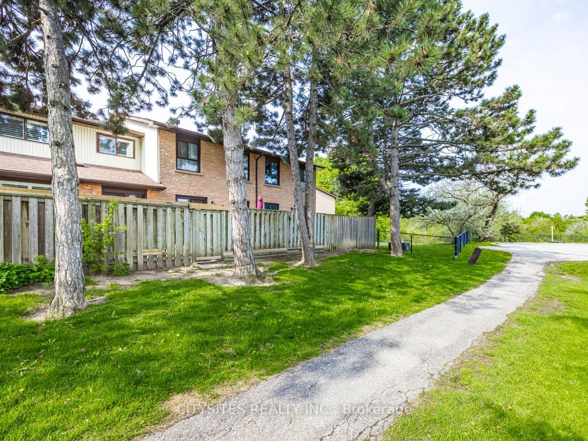 101 Foster Cres, #101