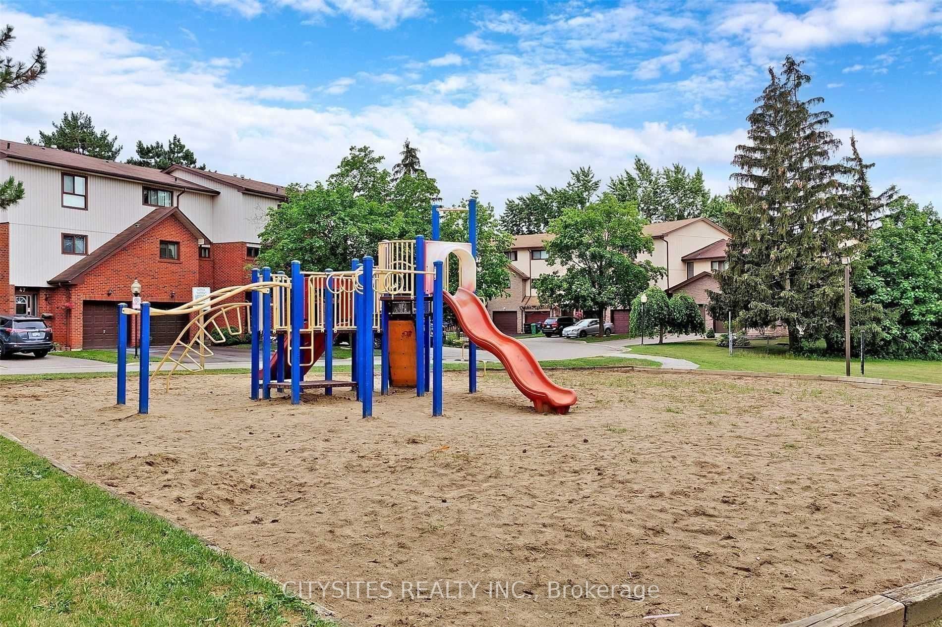 101 Foster Cres, #101