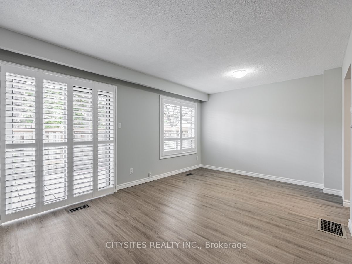 101 Foster Cres, #101