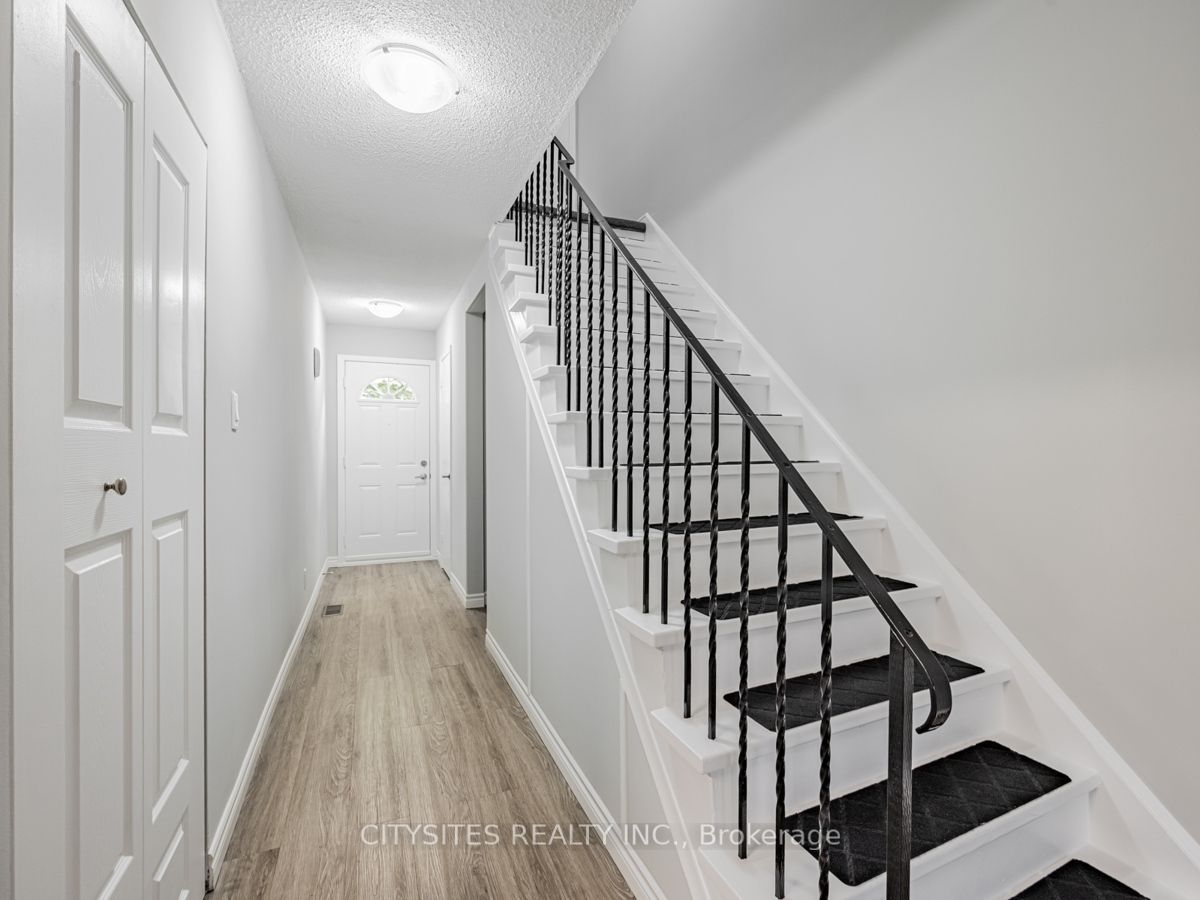 101 Foster Cres, #101