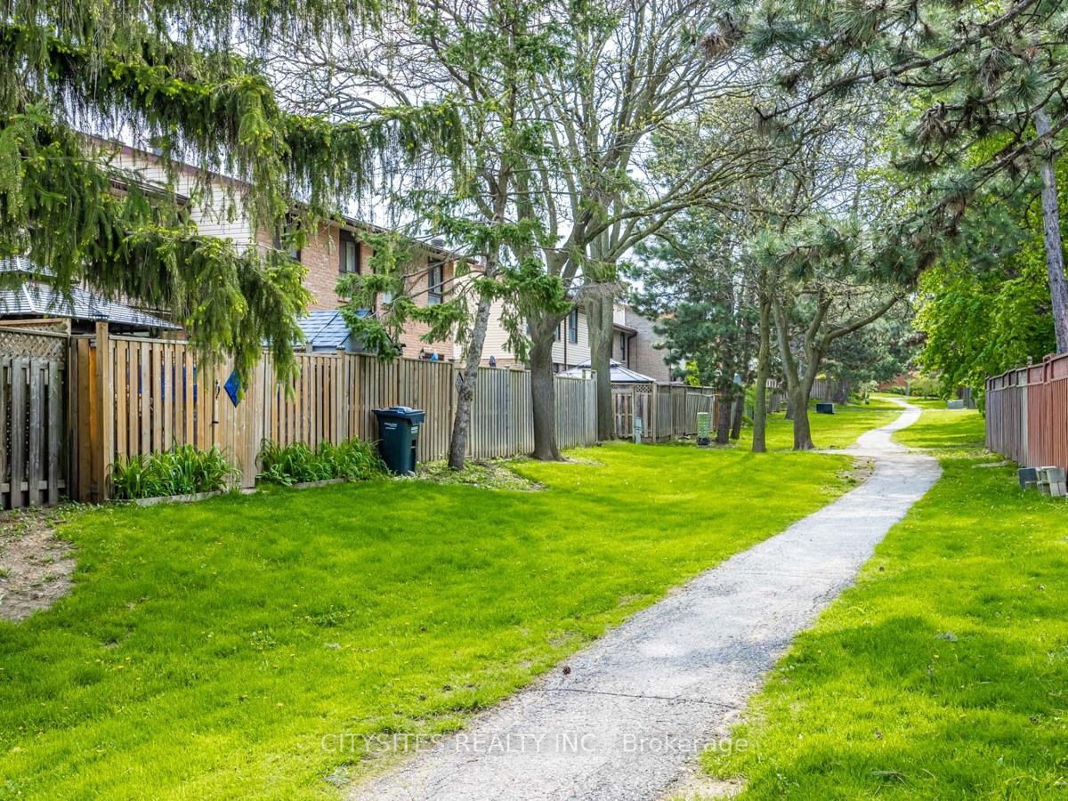 101 Foster Cres, #101