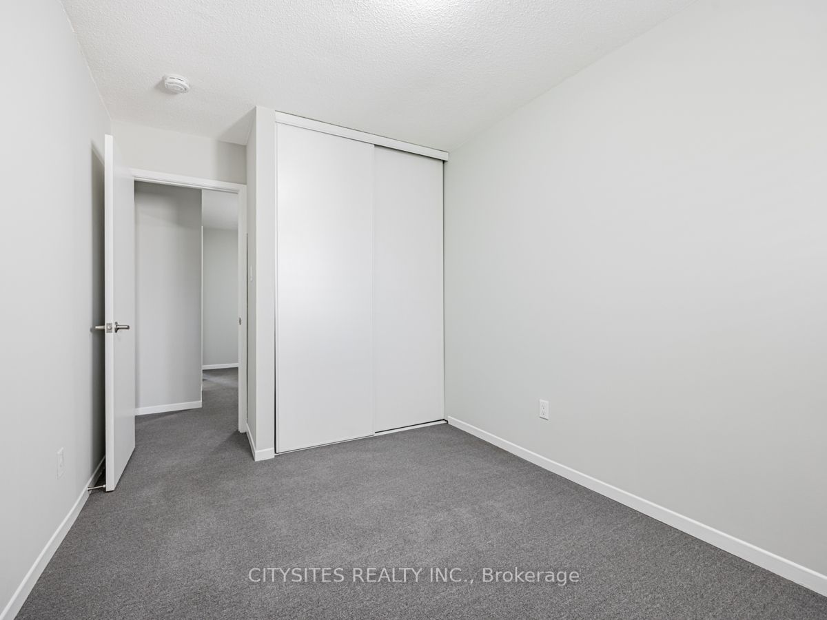 101 Foster Cres, #101