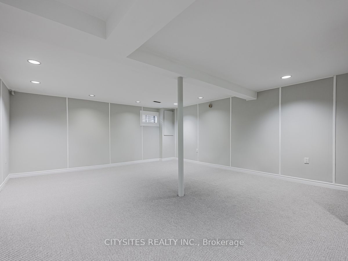101 Foster Cres, #101