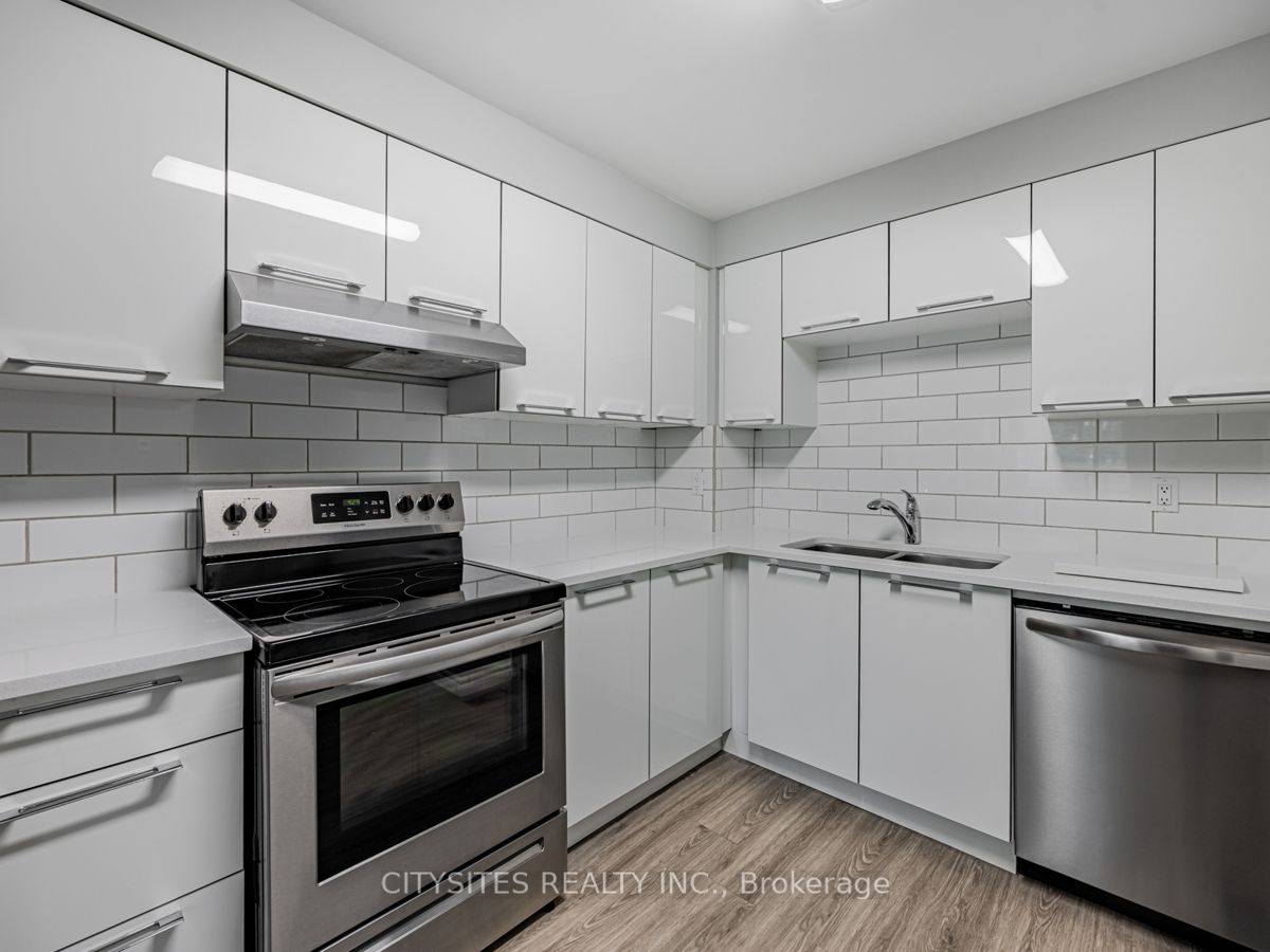101 Foster Cres, #101