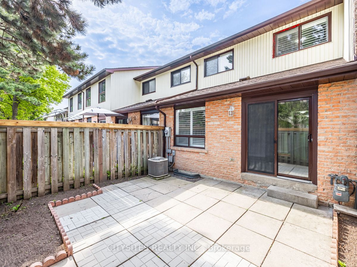 101 Foster Cres, #101