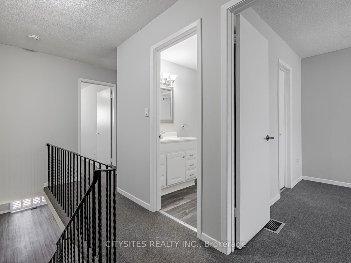 101 Foster Cres, #101