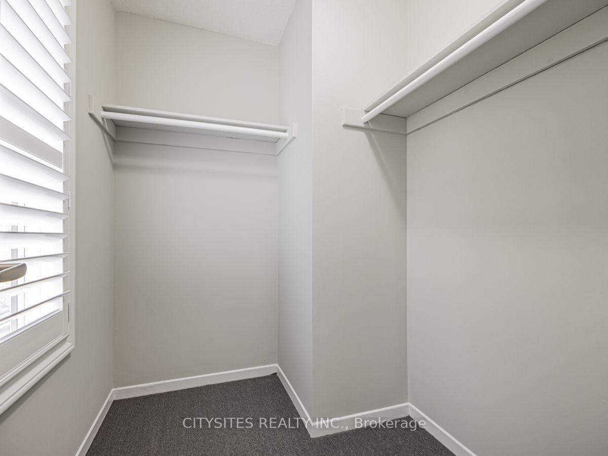 101 Foster Cres, #101