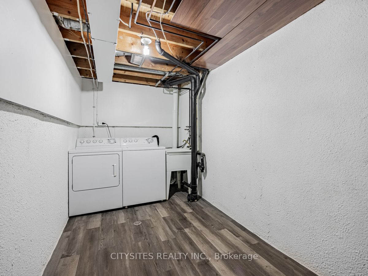 101 Foster Cres, #101
