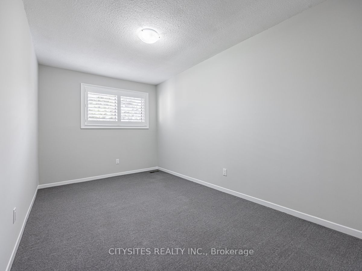 101 Foster Cres, #101