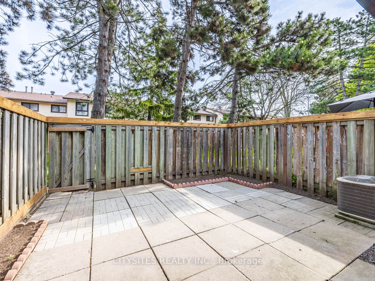 101 Foster Cres, #101