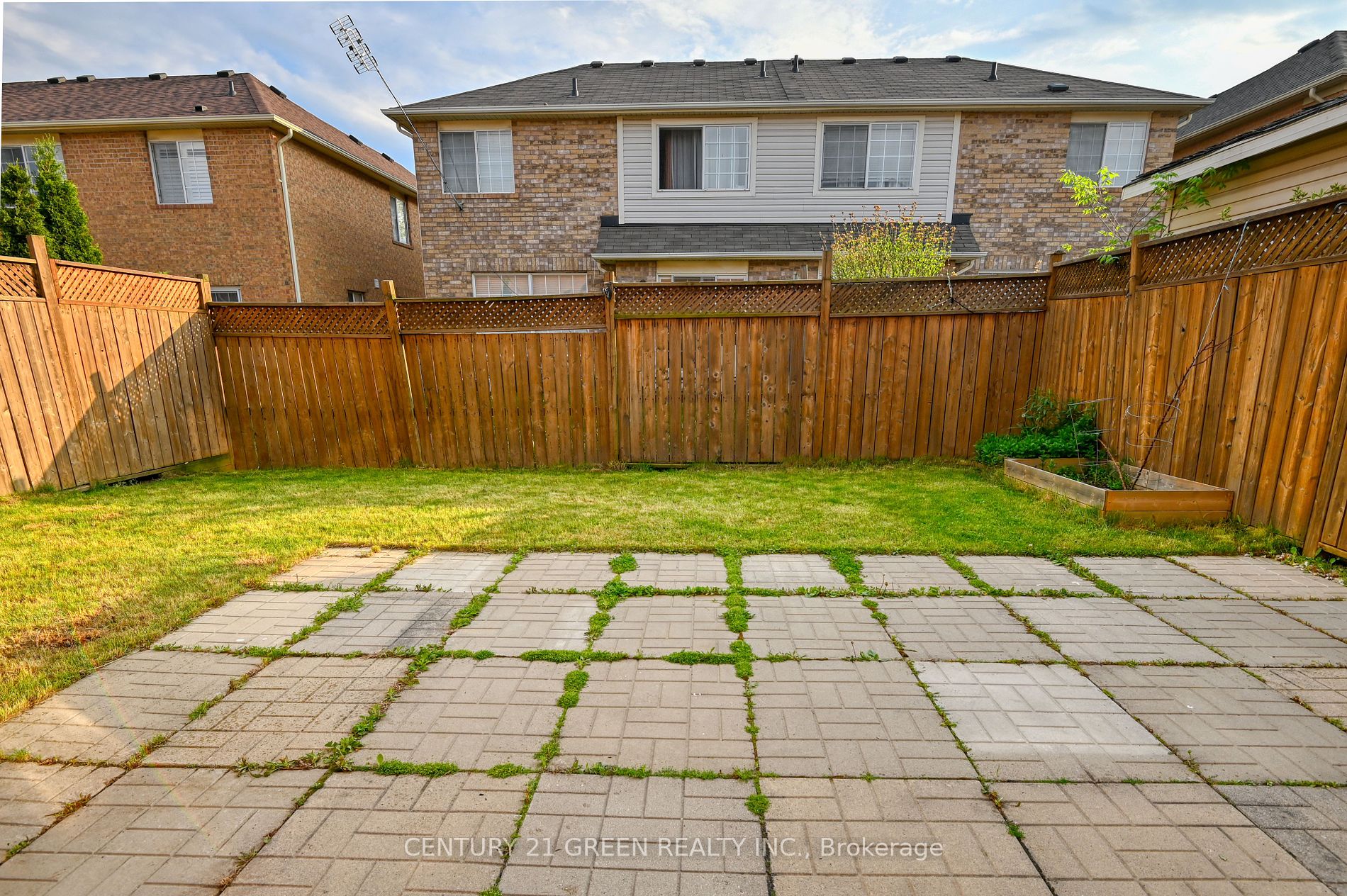 668 Hamilton Crescent