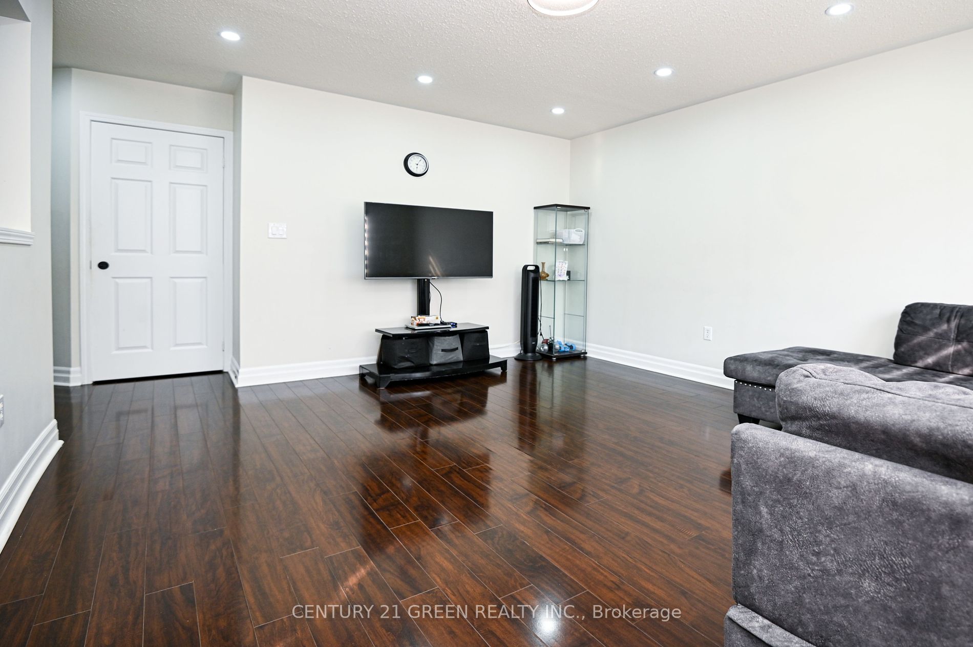 668 Hamilton Crescent
