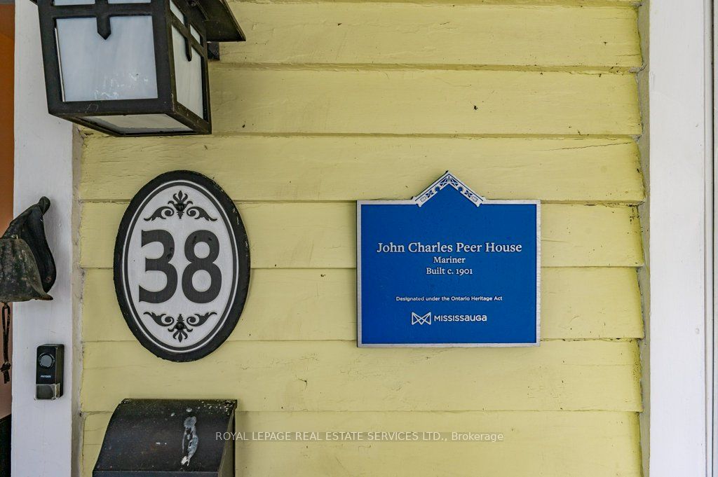 38 John St S
