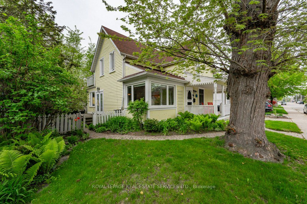 38 John St S