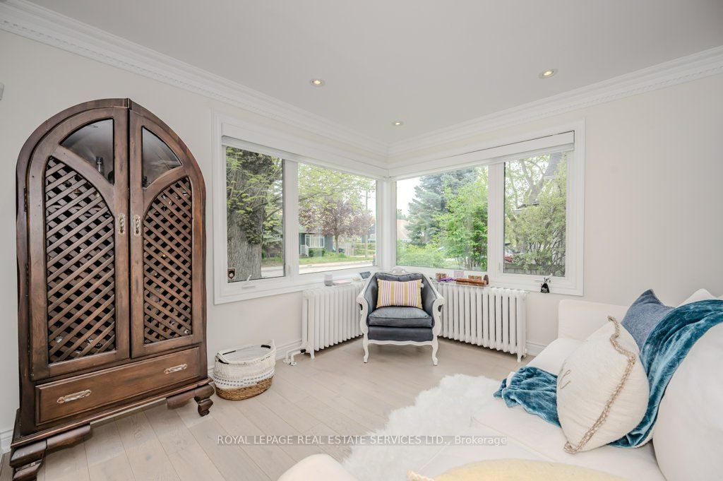 38 John St S