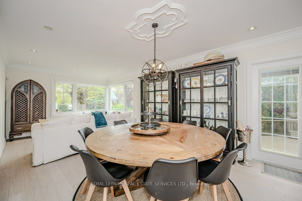 38 John St S