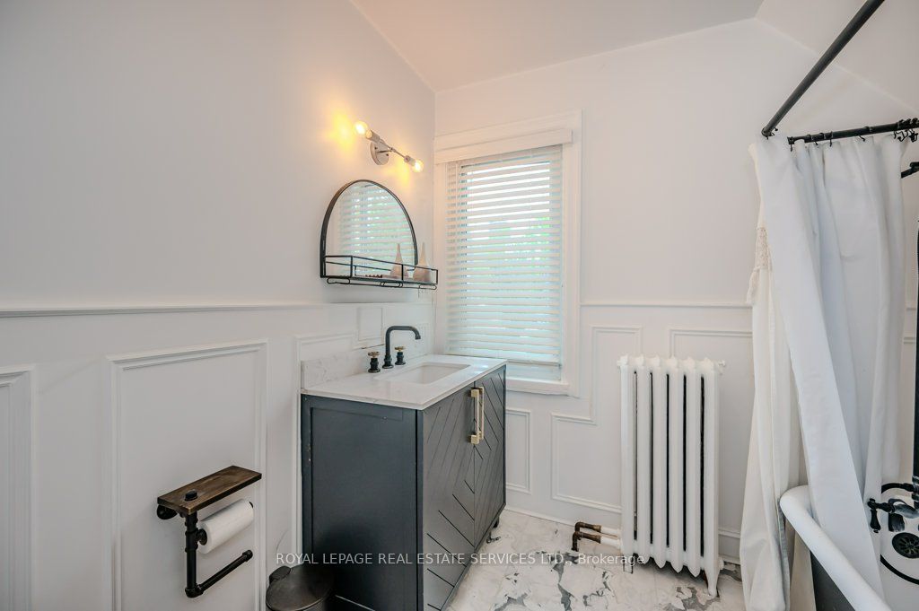38 John St S